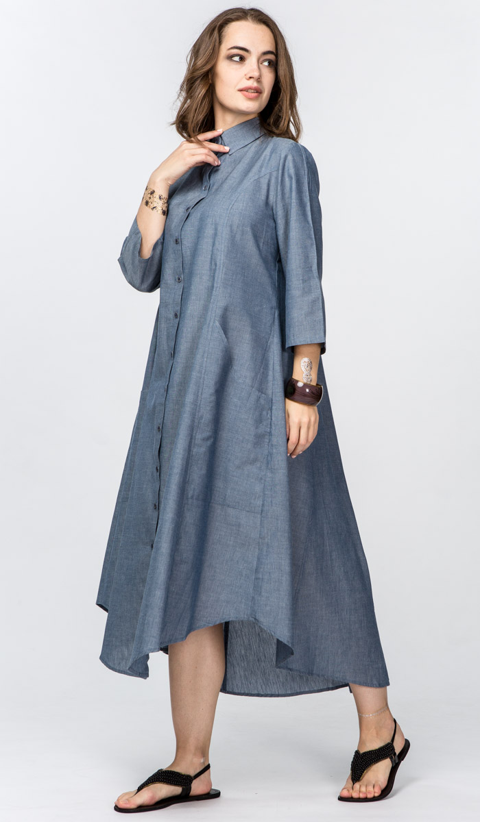 Голубое платье на пуговицах