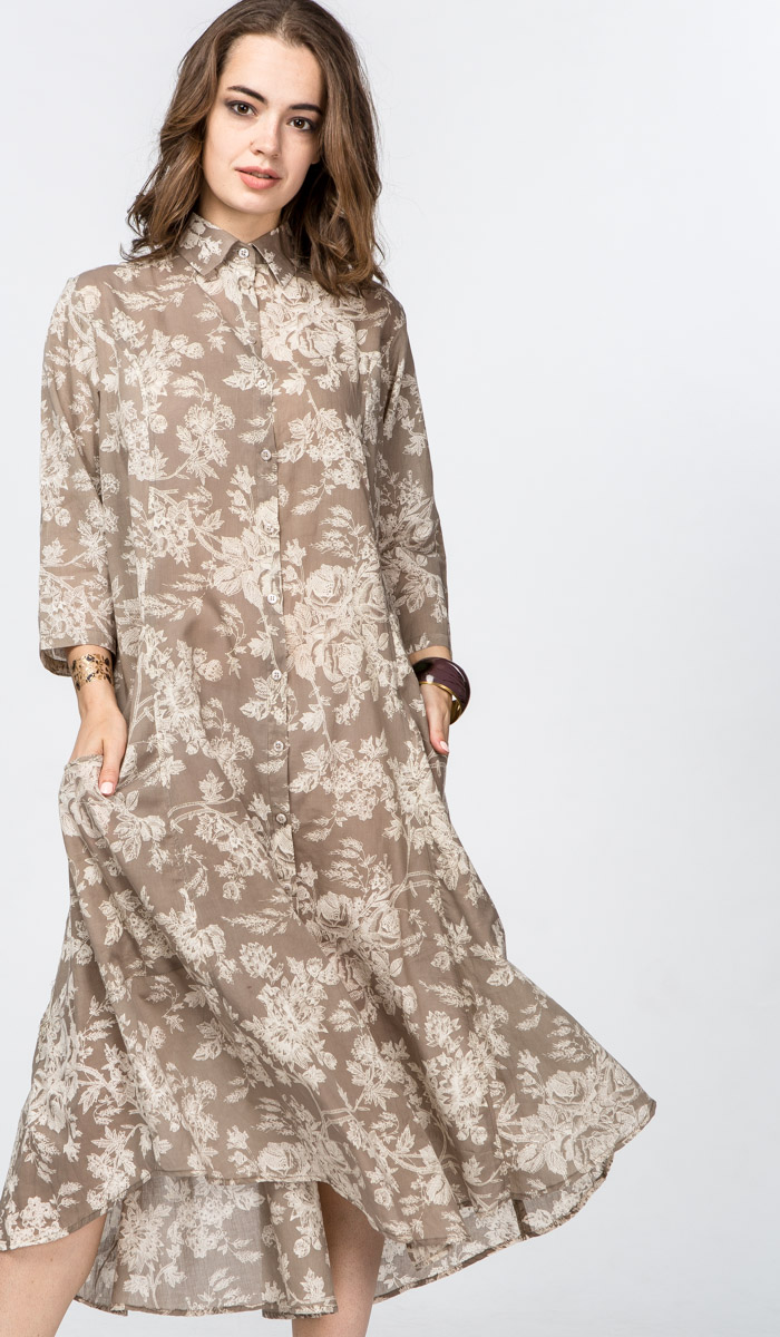 Платье ниже колен с цветами