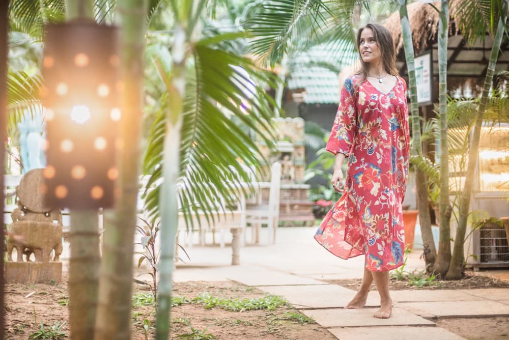 Розовое платье с цветами