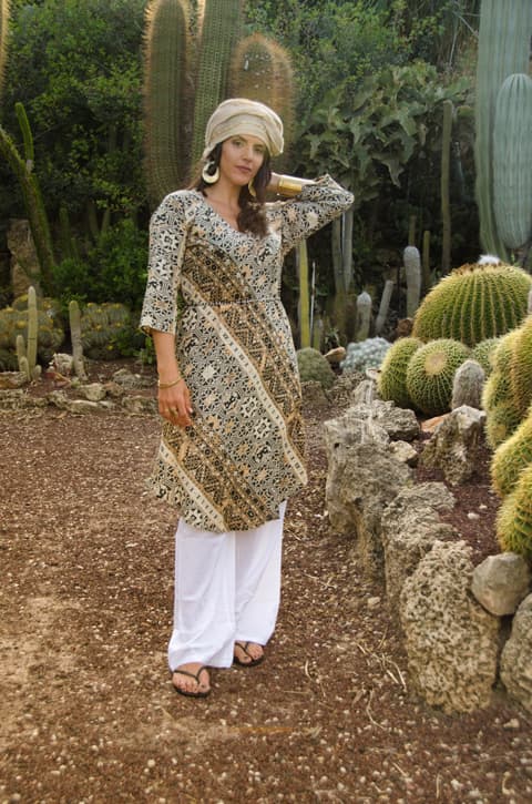 Этническая женская одежда 