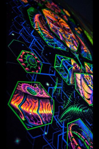 Флуоресцентный фрактальный баннер «DIMENSION-MATRIX»