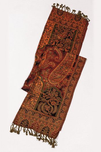 Шарф с рисунком Карвар