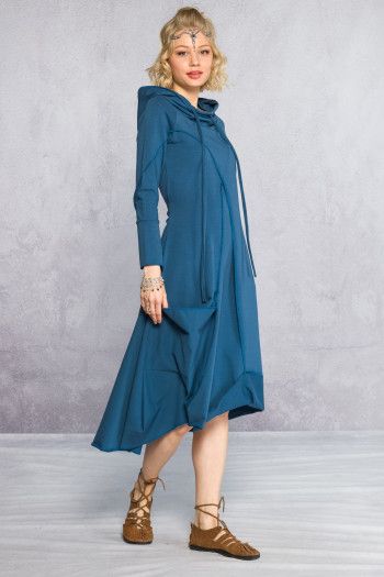 Платье с капюшоном Химават