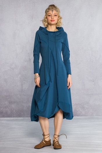 Платье с капюшоном Химават