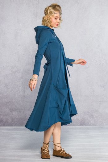 Платье с капюшоном Химават