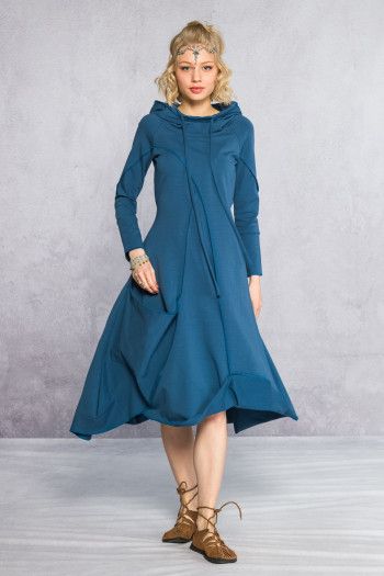 Платье с капюшоном Химават