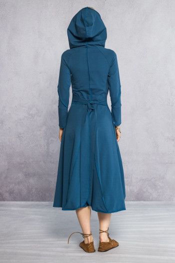 Платье с капюшоном Химават