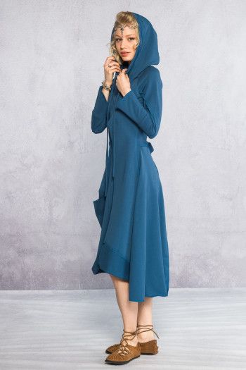 Платье с капюшоном Химават