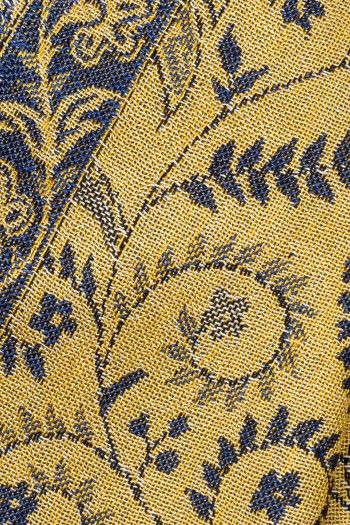 Демисезонный тонкий шарф Чалса