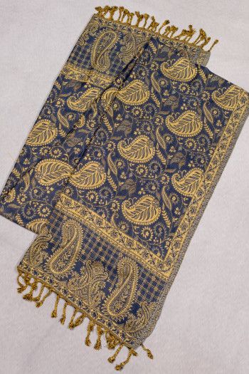 Демисезонный тонкий шарф Чалса