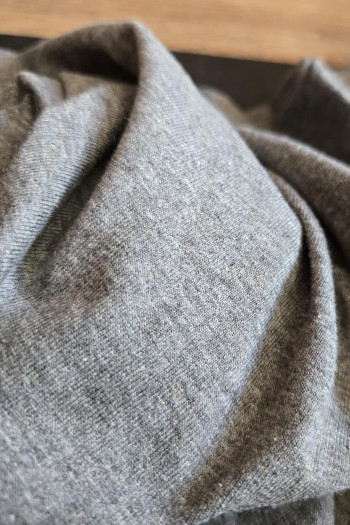 Серая женская майка Мокрый асфальт