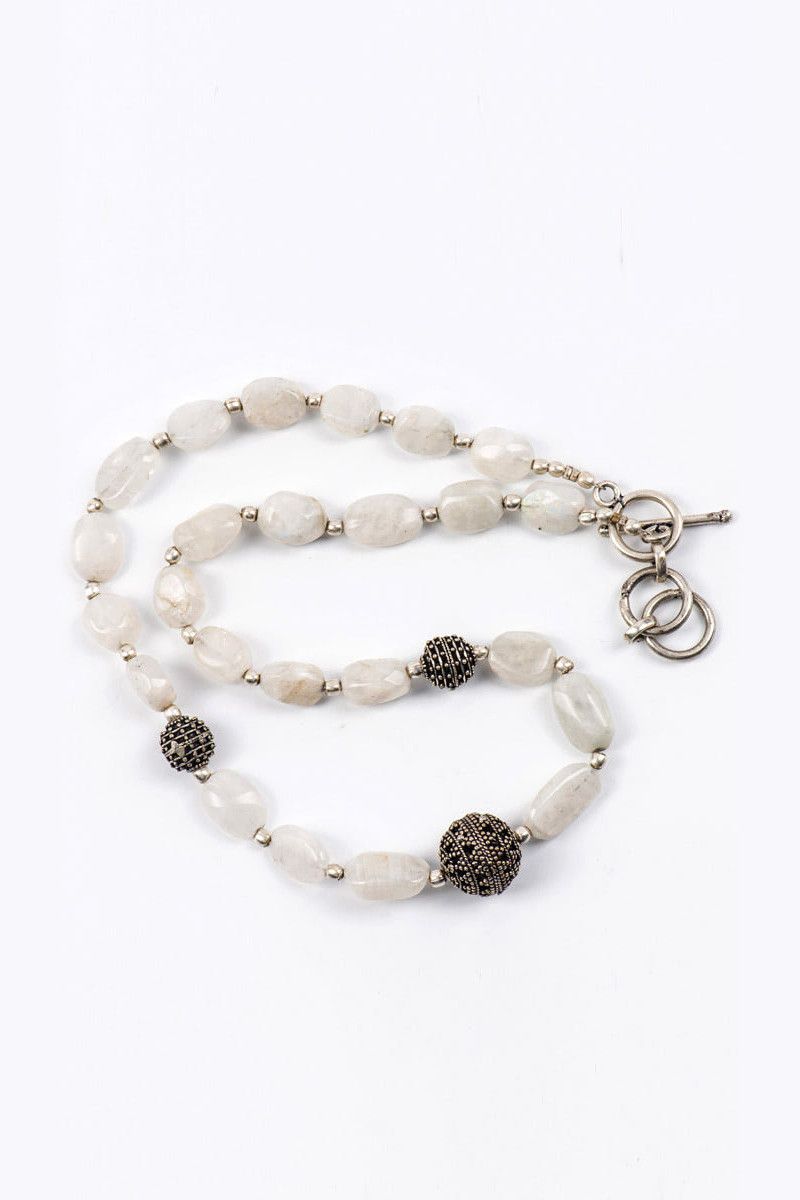 Белые бусы Первобытный лед