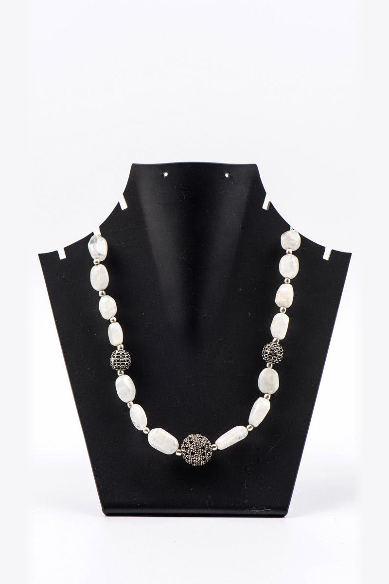 Белые бусы Первобытный лед