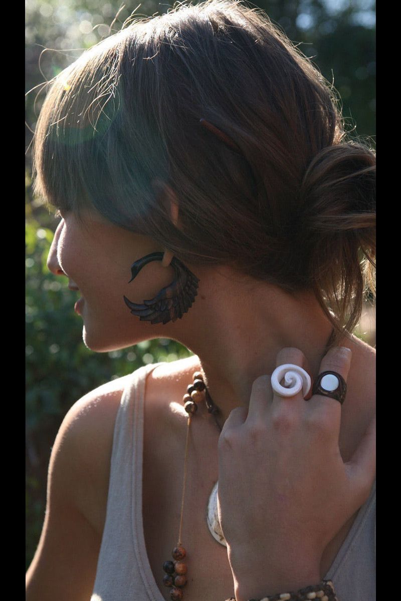 Серьги деревянные Черный лебедь