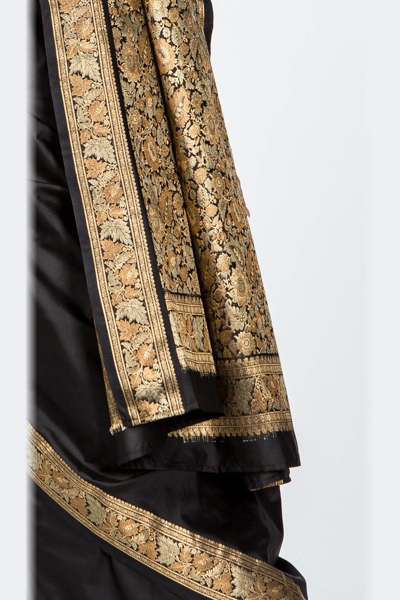 Сари черное Медхаса