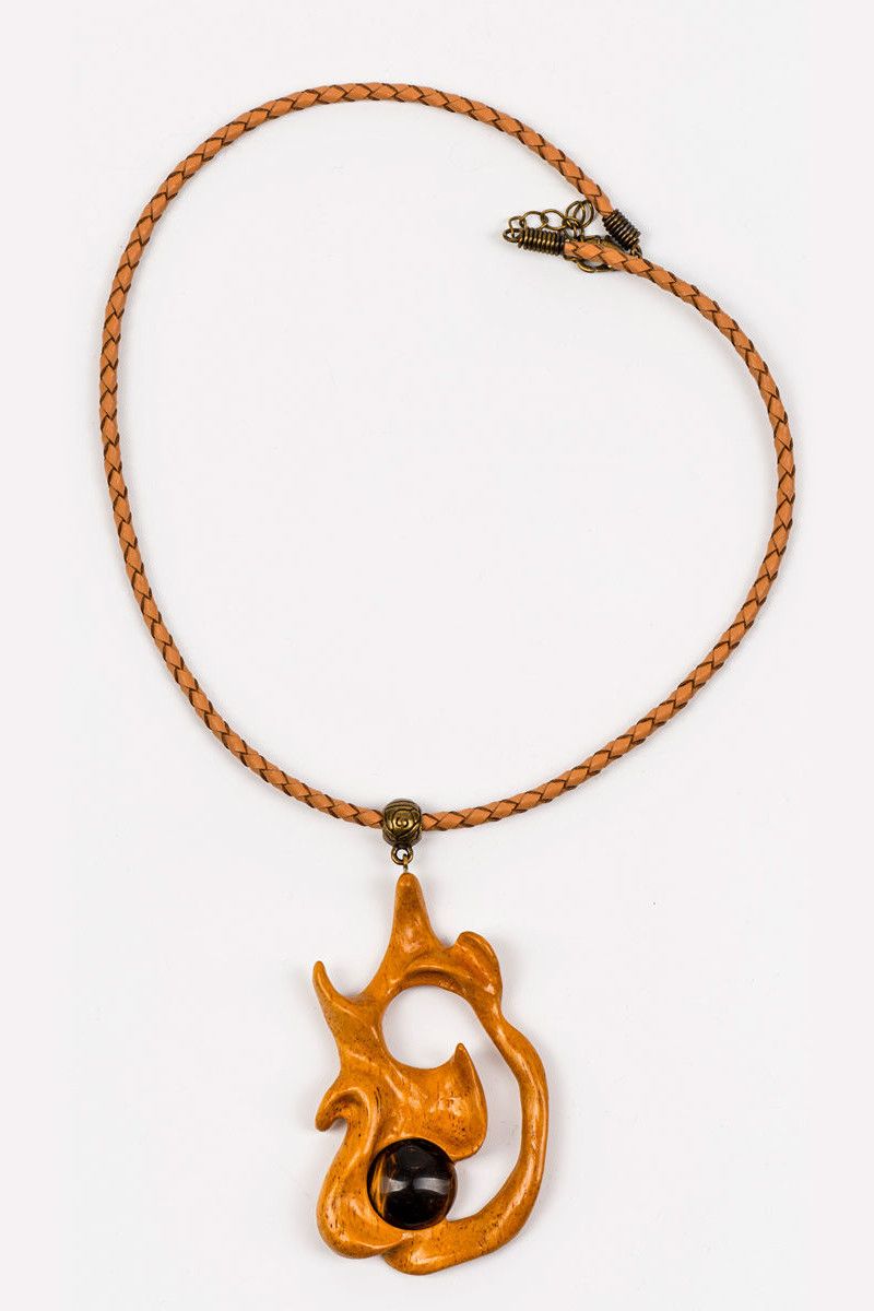 Деревянный кулон с камнем Амелия