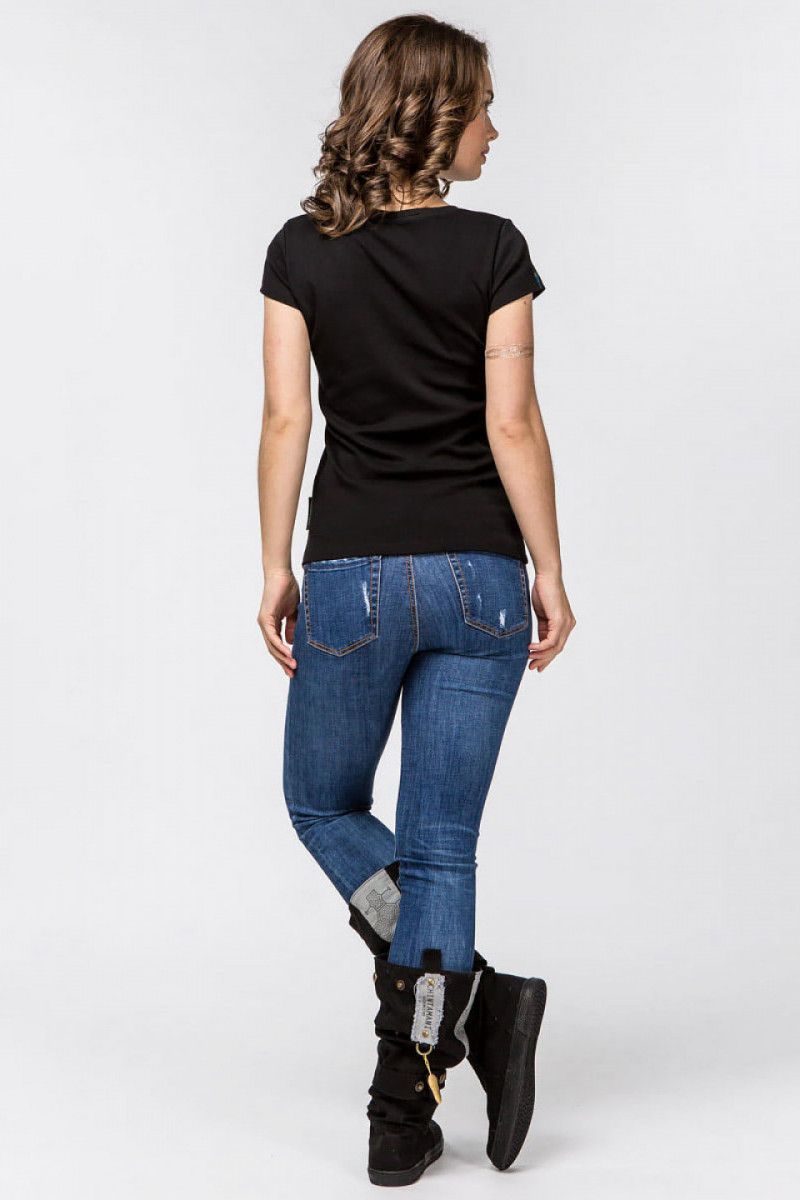 Однотонная черная футболка Метида