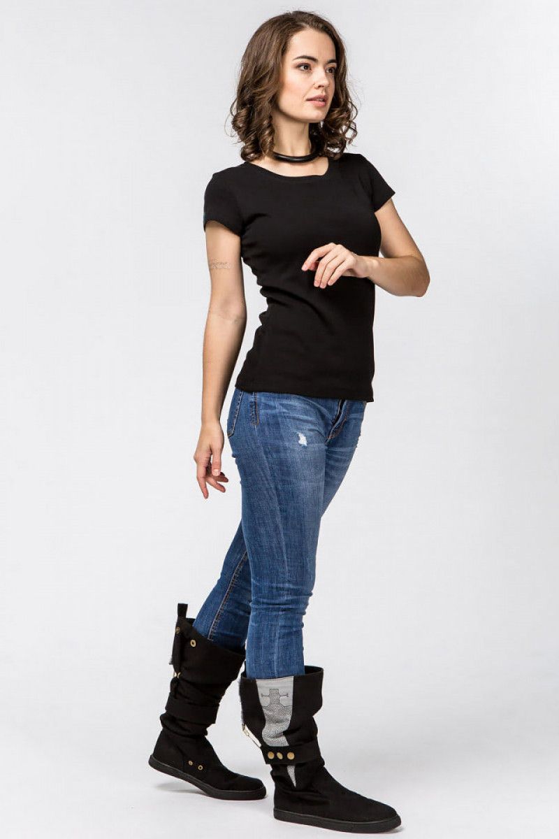 Однотонная черная футболка Метида