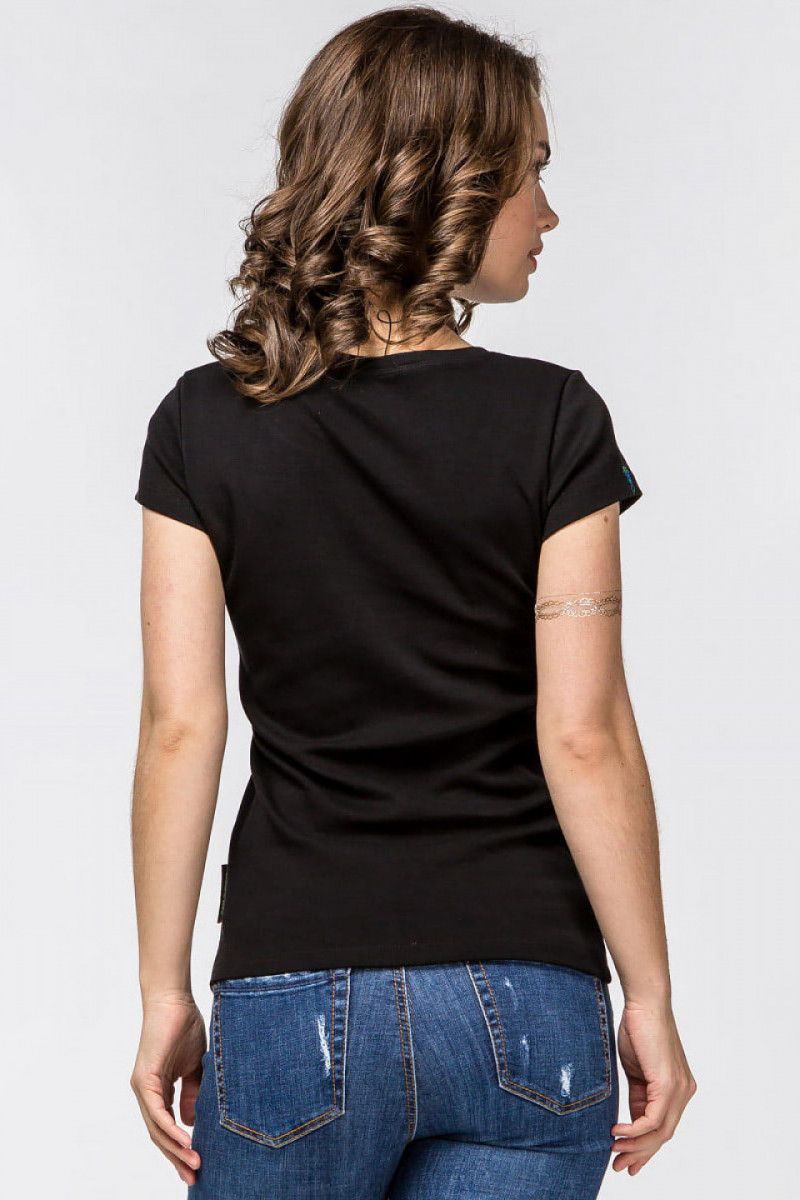 Однотонная черная футболка Метида