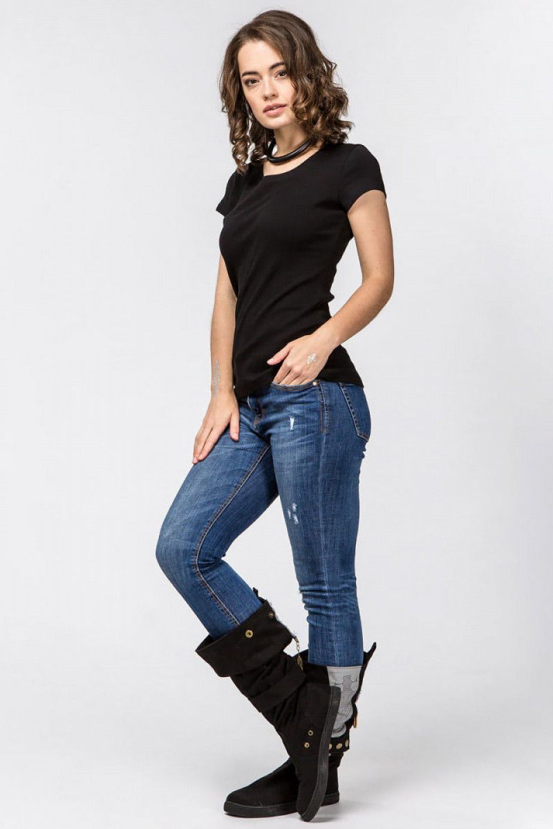 Однотонная черная футболка Метида