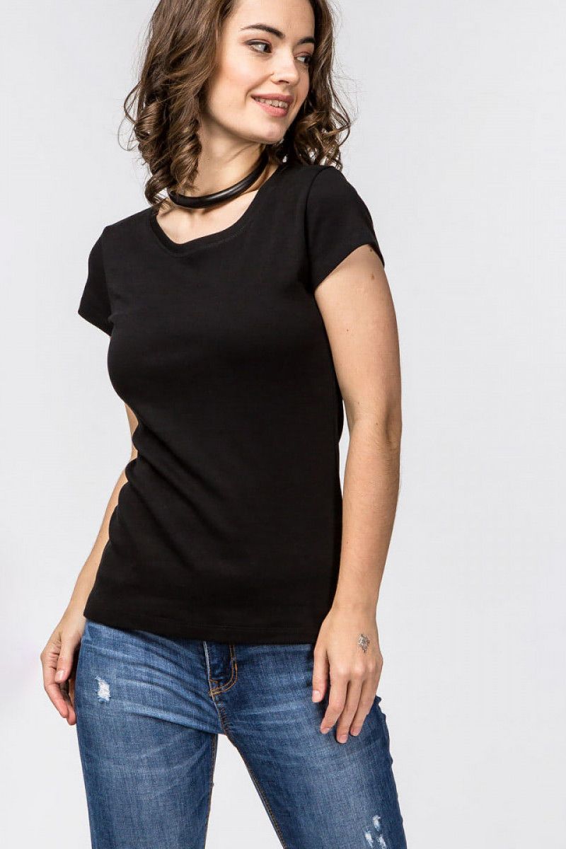 Однотонная черная футболка Метида