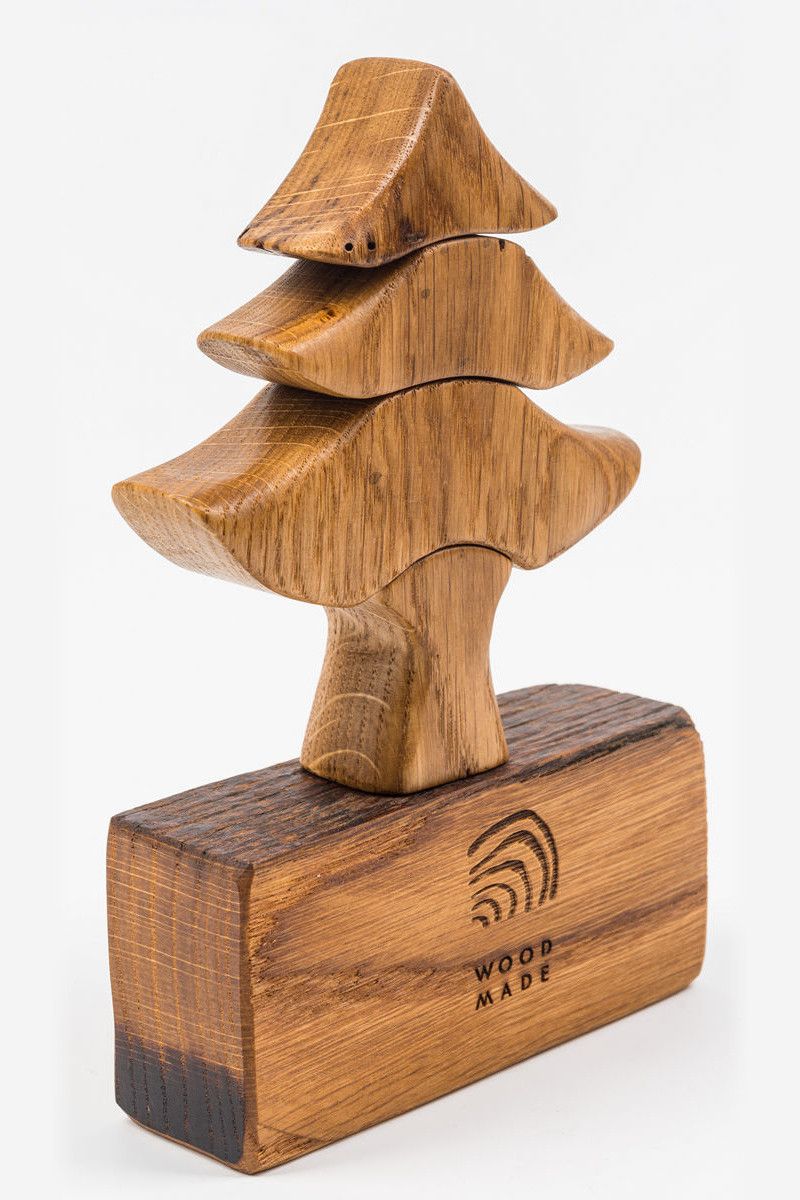 Деревянная ель на подставке