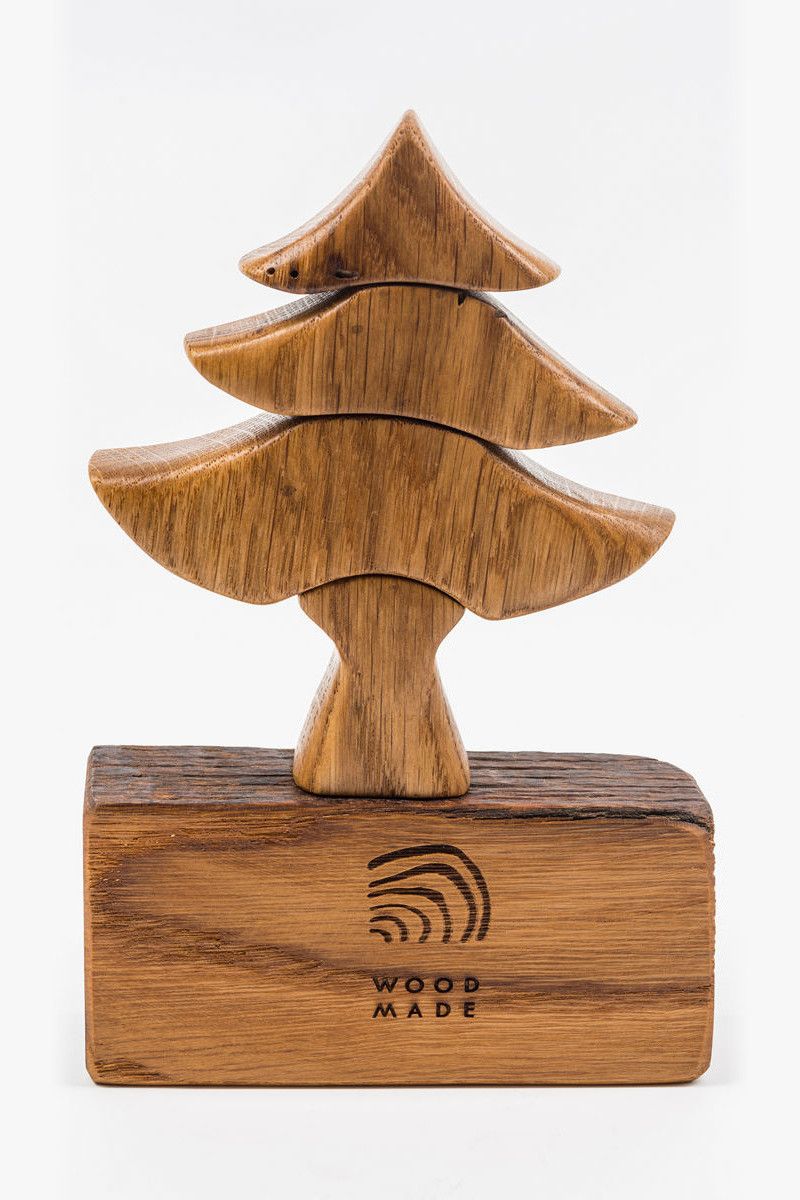 Деревянная ель на подставке