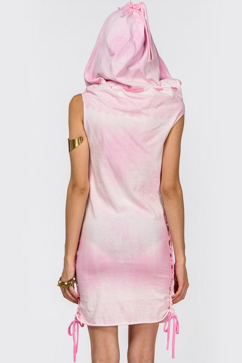 Розовое платье Сунда