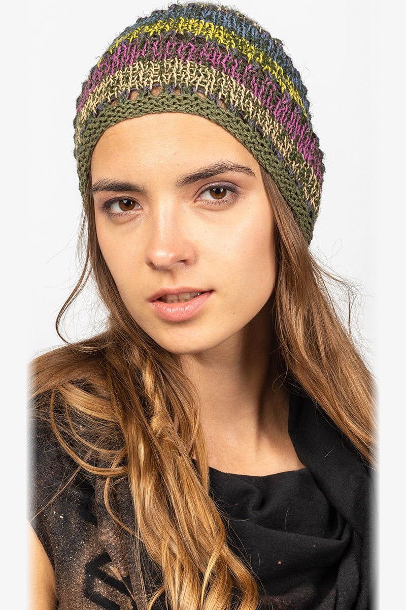 Осенняя женская шапка Птерис