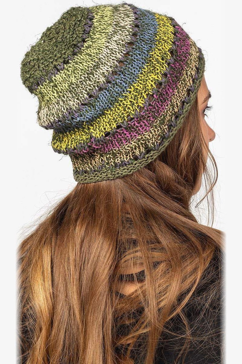 Осенняя женская шапка Птерис