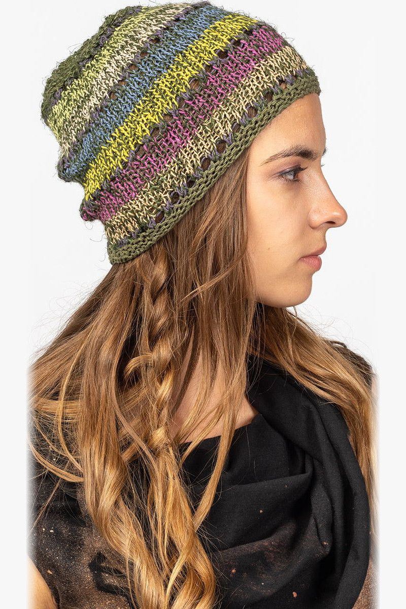 Осенняя женская шапка Птерис