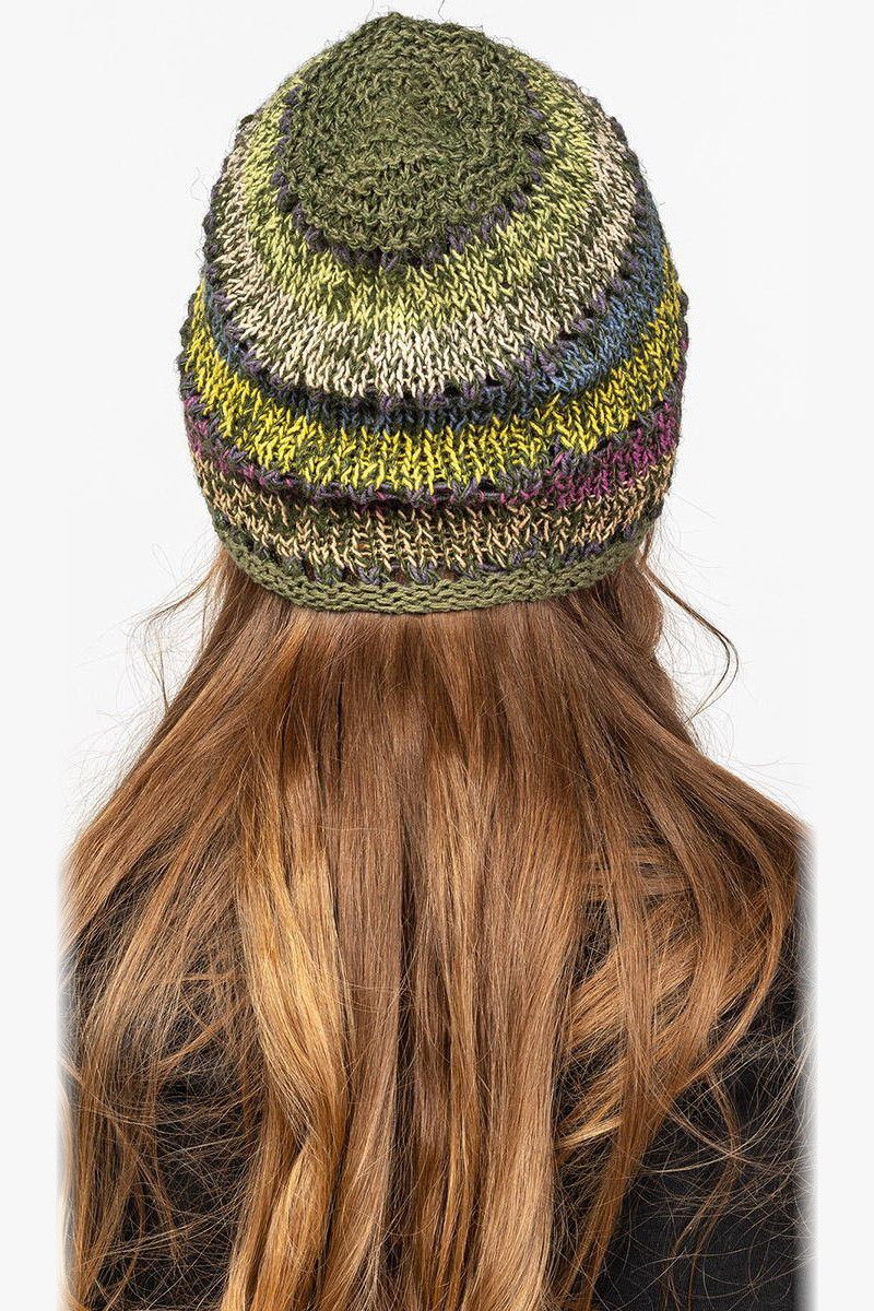 Осенняя женская шапка Птерис