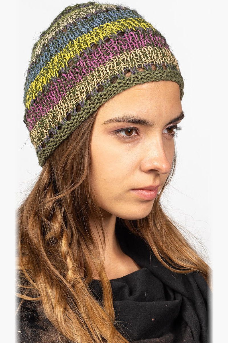 Осенняя женская шапка Птерис