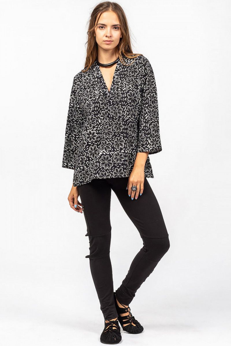 Кофта с цветами «Адонара»