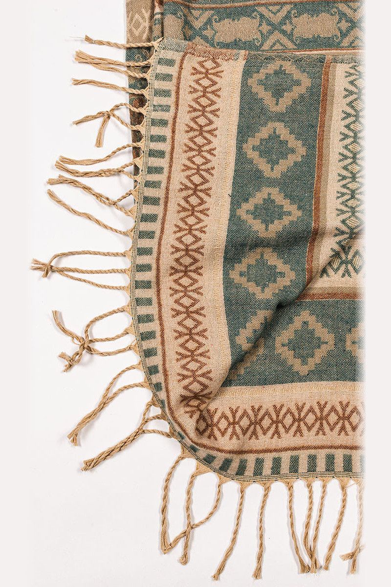 Теплый шерстяной палантин Викарна