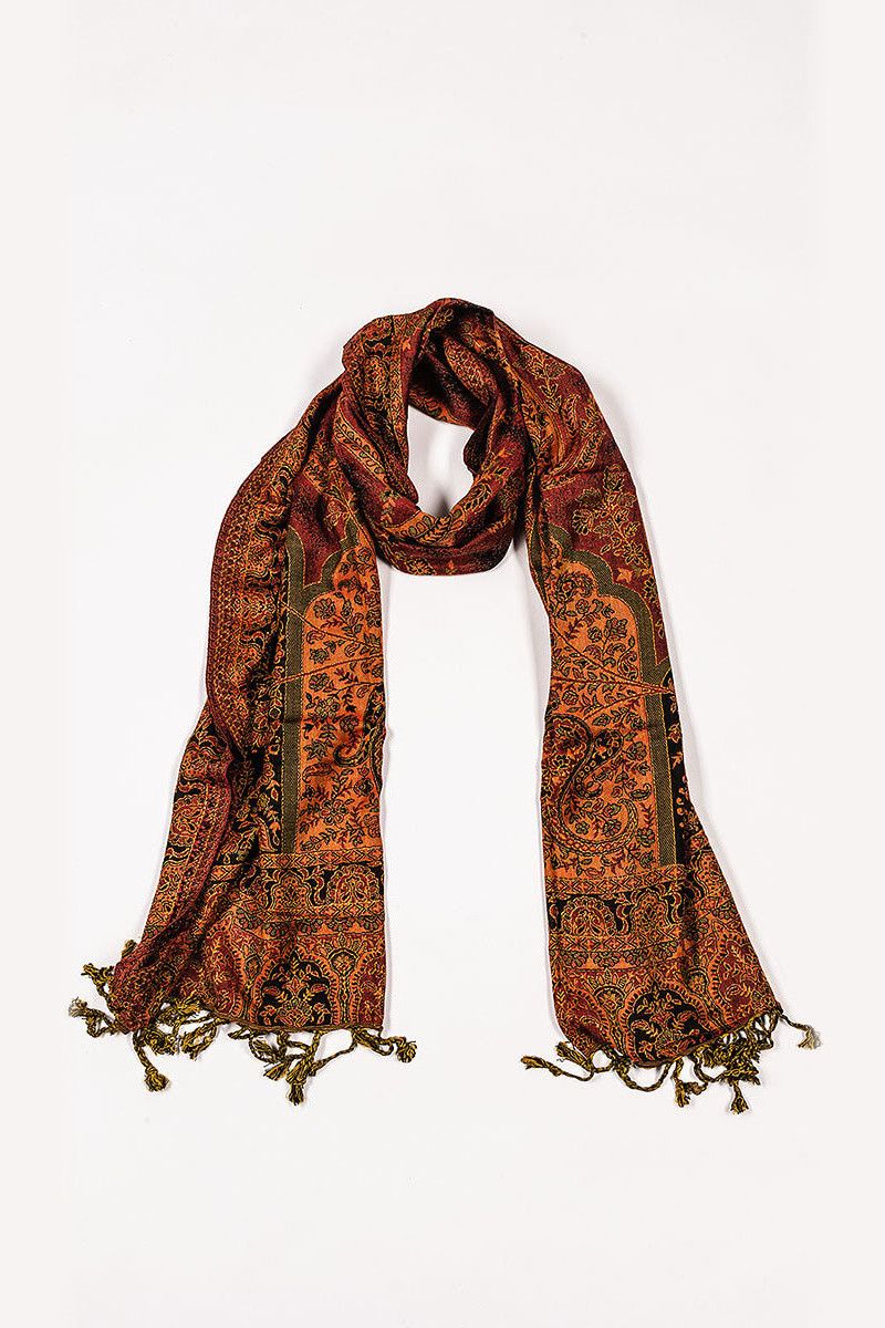 Шарф с рисунком Карвар