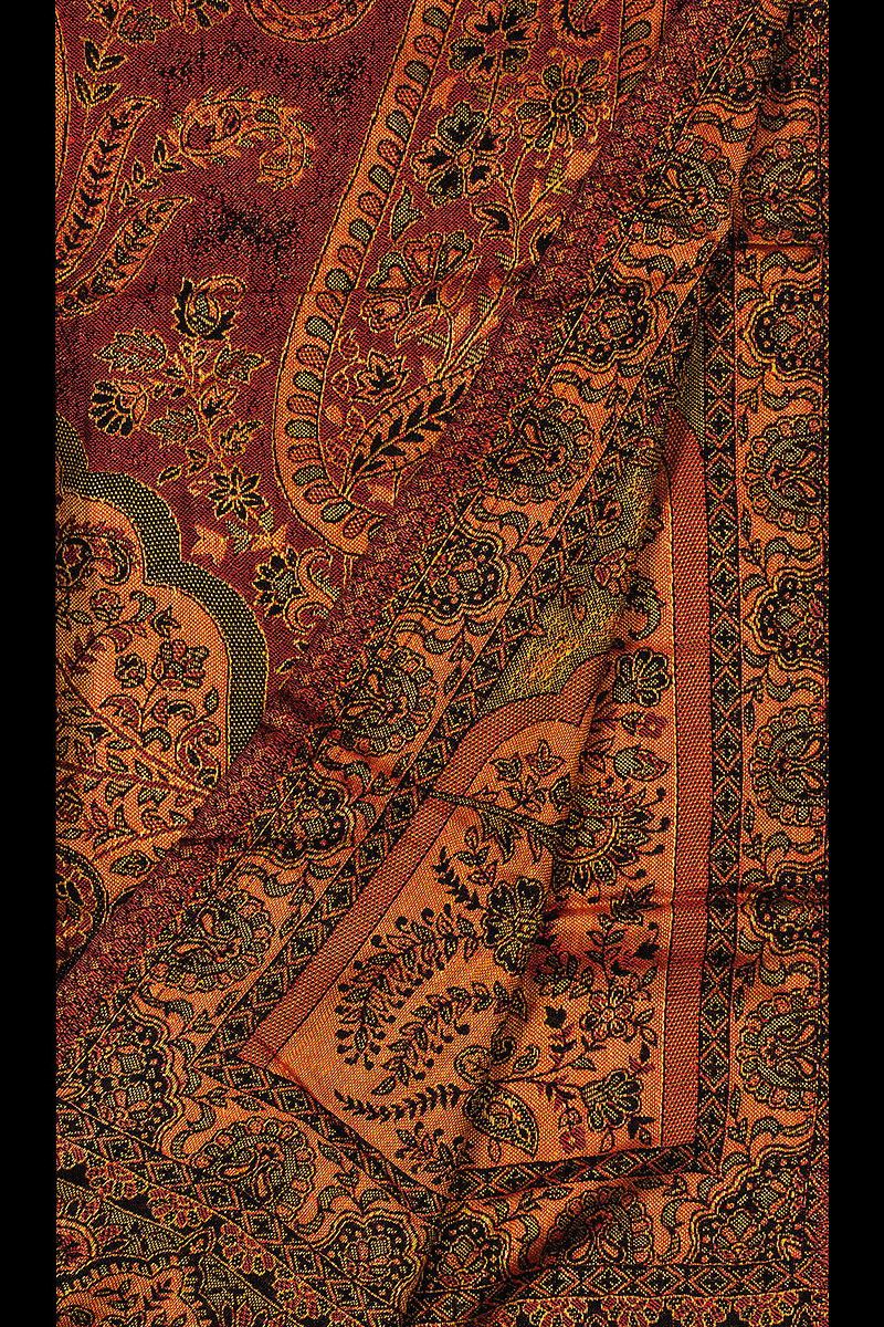 Шарф с рисунком Карвар