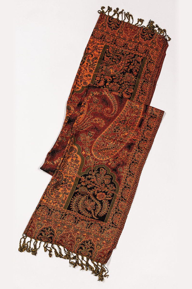 Шарф с рисунком Карвар