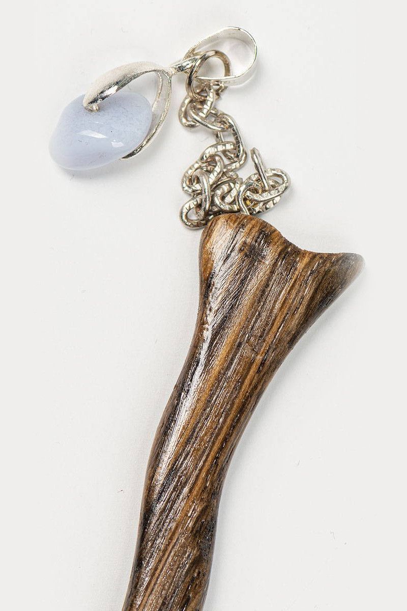 Шпилька из дерева Гацания