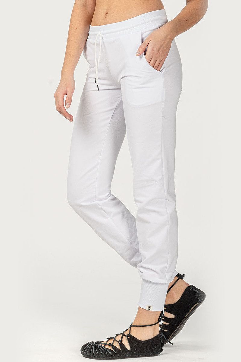 Белые спортивные штаны Якобея