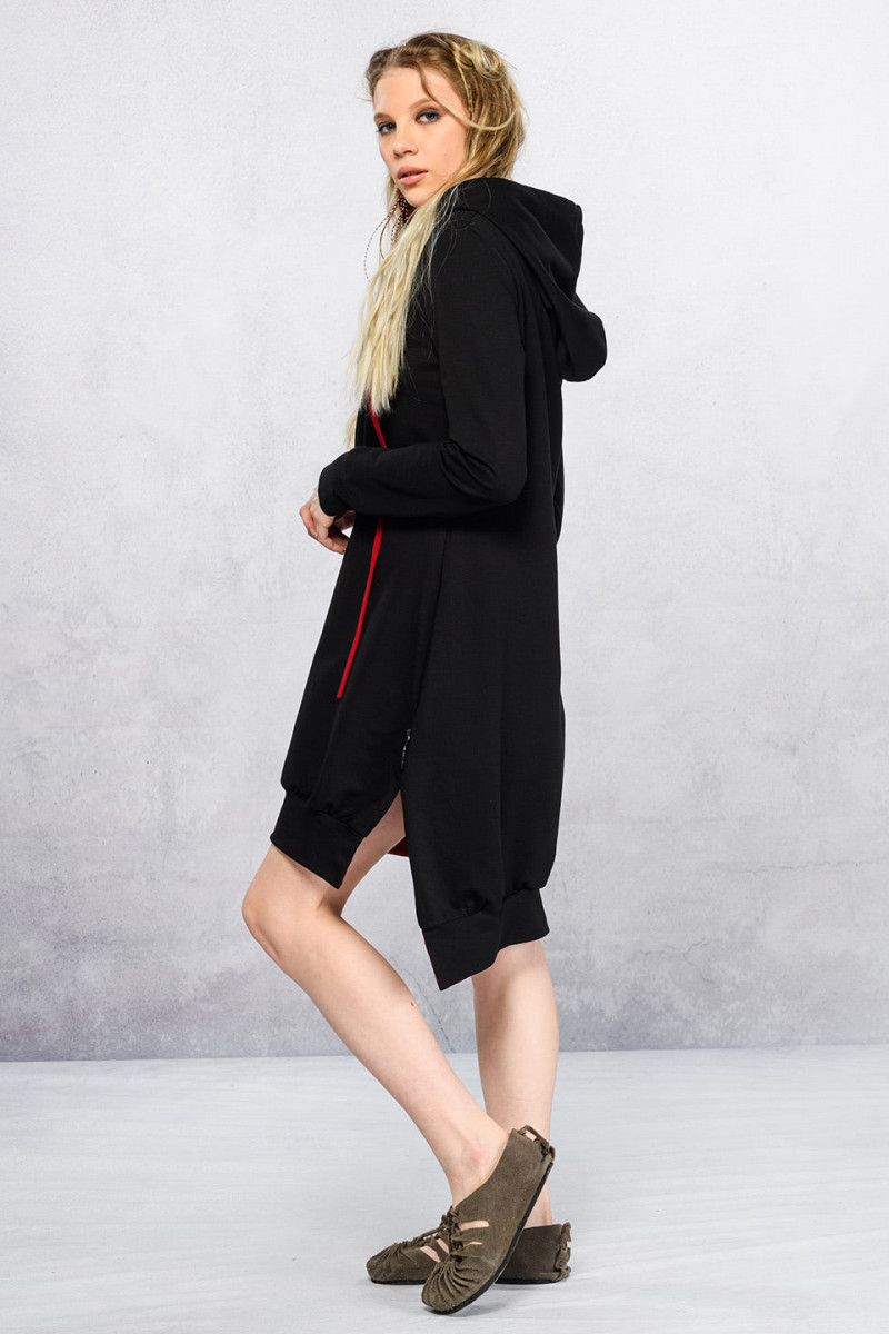 Черное платье с капюшоном Пирамида