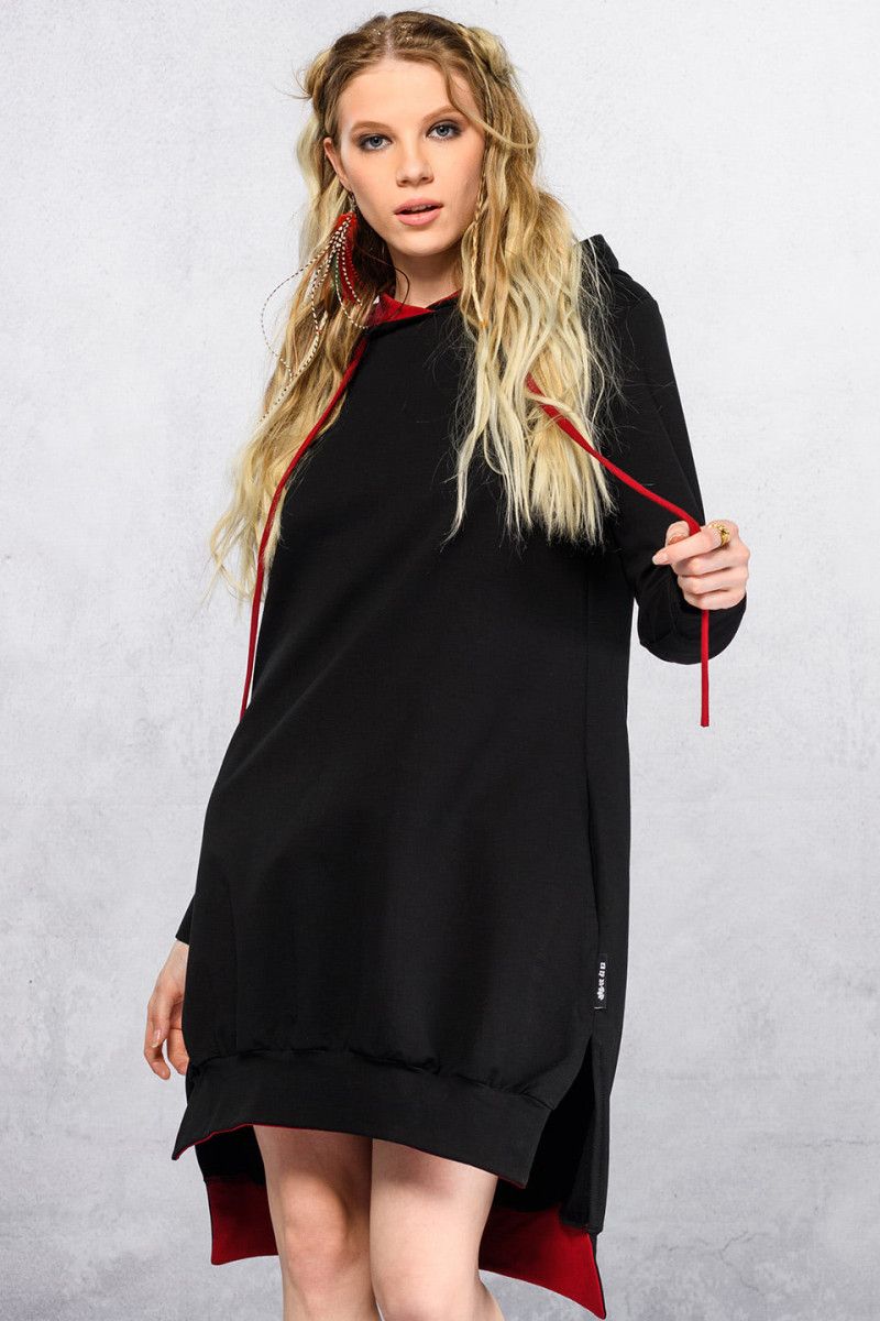 Черное платье с капюшоном Пирамида