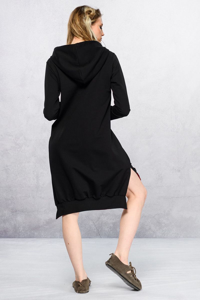 Черное платье с капюшоном Пирамида