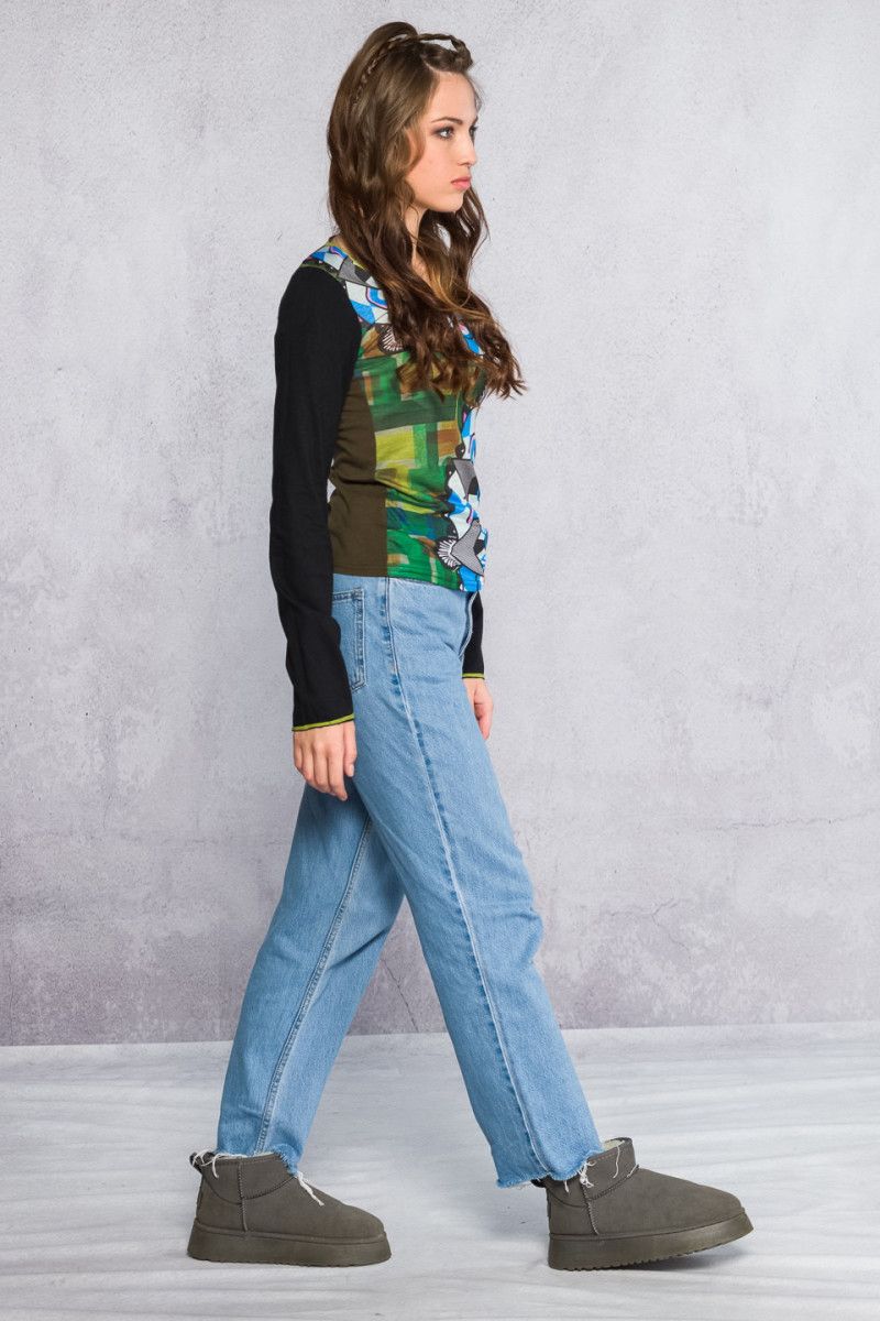 Яркая кофта Прагхаса