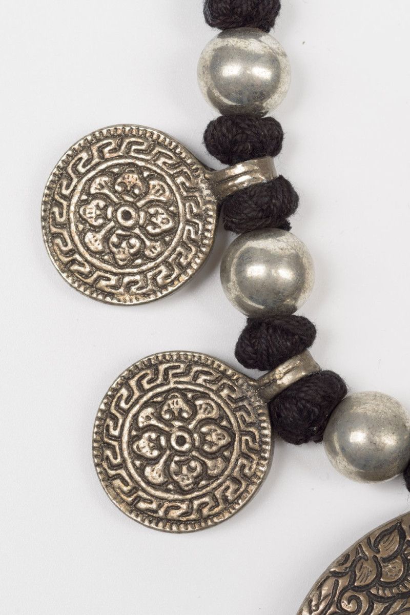 Плетеное украшение на шею Нарасимха