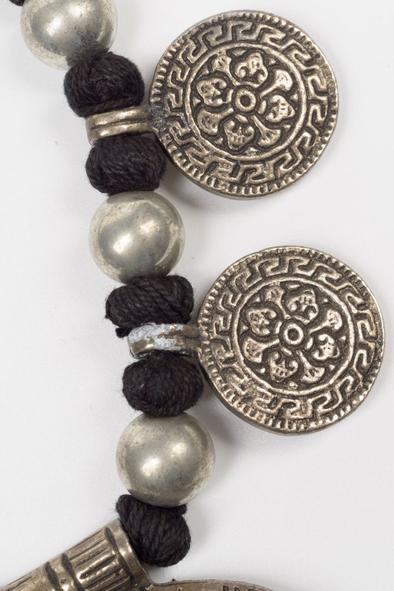 Плетеное украшение на шею Нарасимха