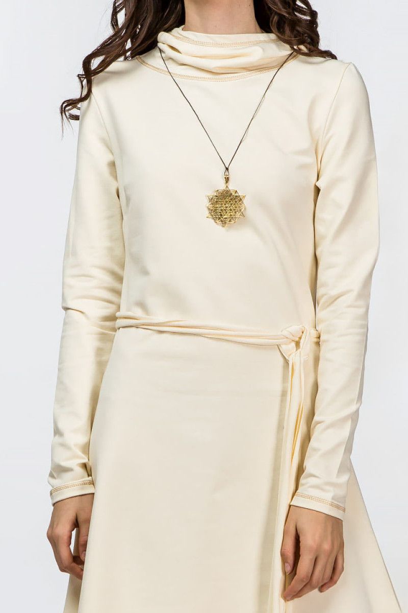 Утепленное кремовое платье