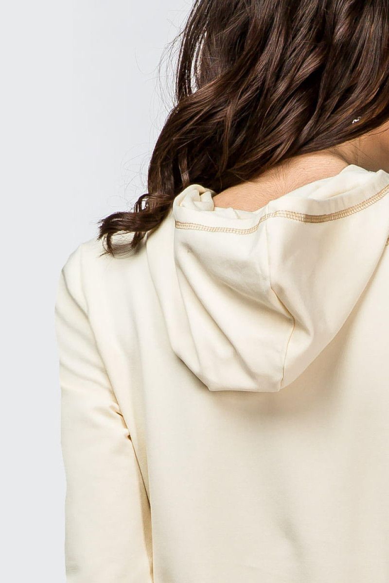 Утепленное кремовое платье