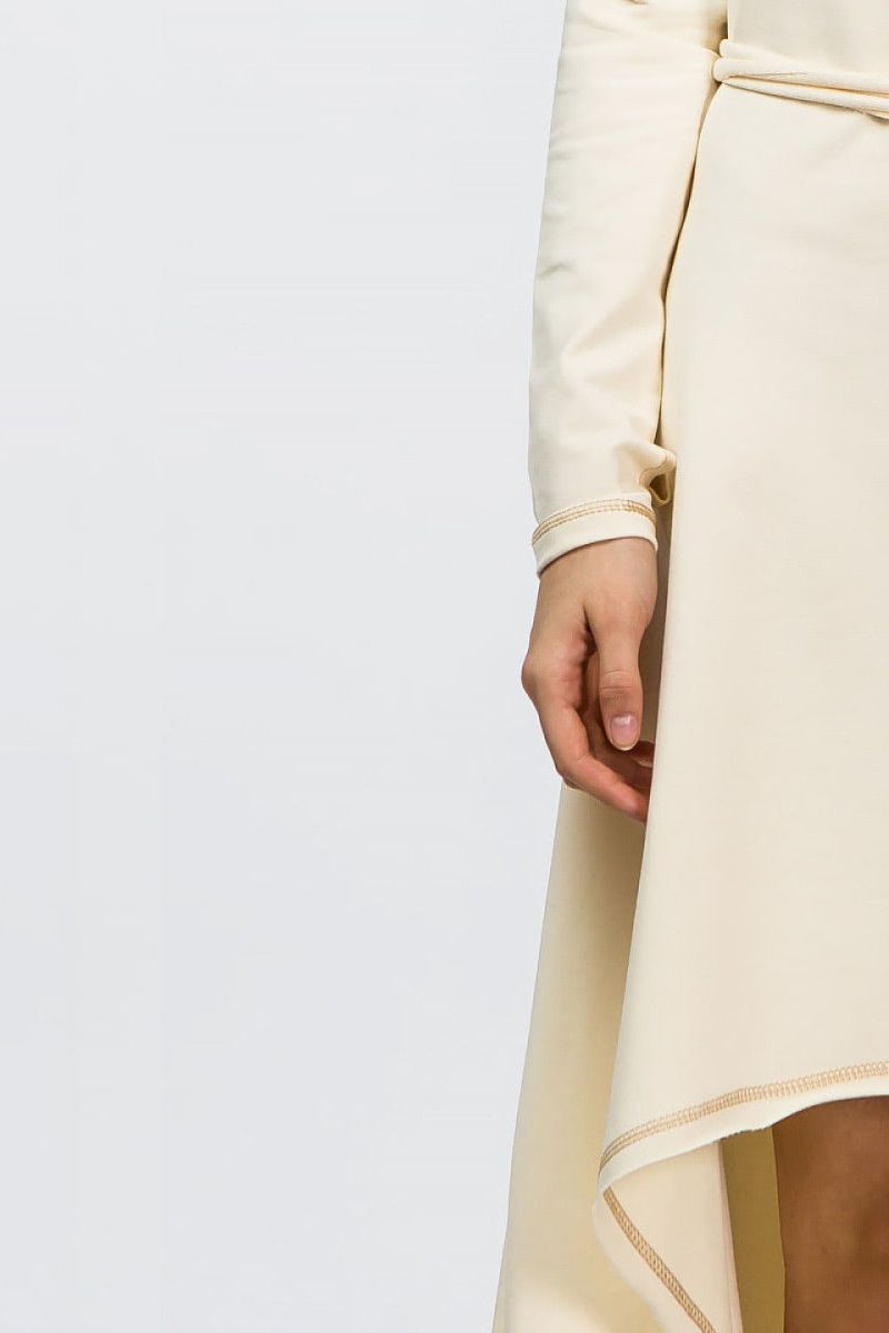 Утепленное кремовое платье